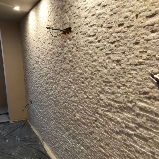 Камък за стена в хола